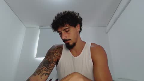 Snapshot of milkoffee chatting on February 23, 3:31 pm milkoffee online show from February 23, 3:31 pm