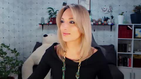 MillaXQueen online show from January 9, 3:04 pm