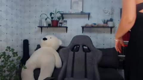 Snapshot of millaxqueen chatting on June 30, 4:30 pm MillaXQueen online show from June 30, 4:30 pm
