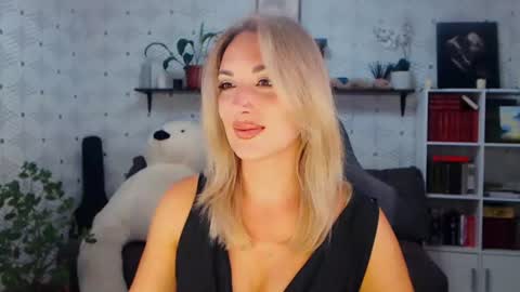 Snapshot of millaxqueen chatting on July 7, 4:11 pm MillaXQueen online show from July 7, 4:11 pm