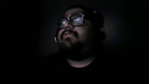 Snapshot of milo69966 chatting on December 1, 7:46 am milo69966 online show from December 1, 7:46 am