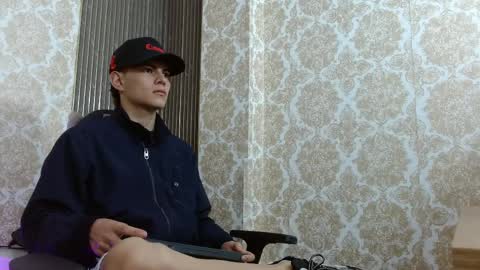 milo_tay1 online show from April 1, 3:07 am