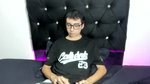 milogm_ online show from July 8, 4:39 am