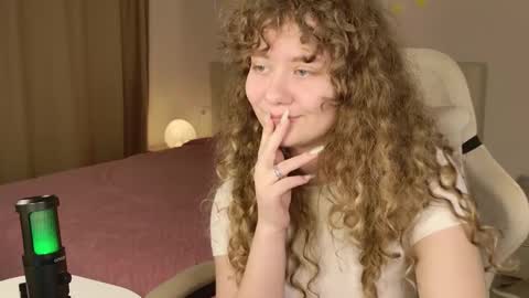 Snapshot of milounee chatting on February 9, 5:44 am milounee online show from February 9, 5:44 am