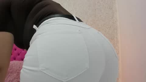 Snapshot of milu_gomez chatting on February 26, 11:31 am Milu Gomez online show from February 26, 11:31 am