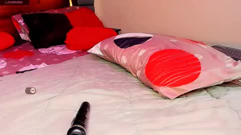 mimirodriguezz online show from March 3, 10:10 pm