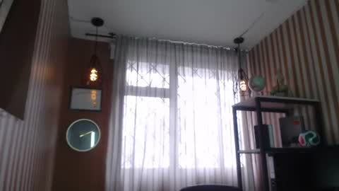 Snapshot of mini_rouse chatting on June 18, 5:39 pm Mini Rouse online show from June 18, 5:39 pm