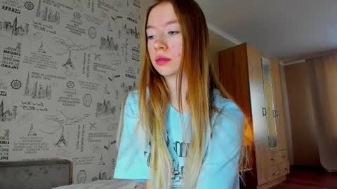 Snapshot of minidiva_ chatting on January 10, 11:01 am Amelia online show from January 10, 11:01 am