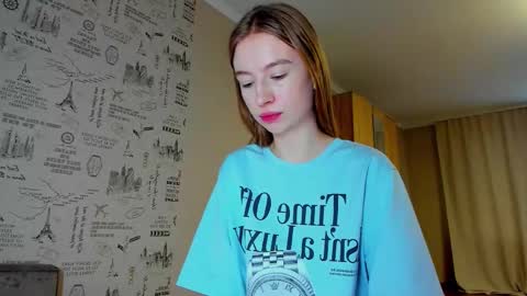 Snapshot of minidiva_ chatting on January 11, 12:43 pm Amelia online show from January 11, 12:43 pm