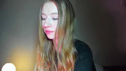 Snapshot of minidiva_ chatting on April 13, 9:42 pm Amelia online show from April 13, 9:42 pm