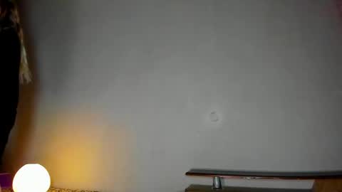 Snapshot of minidiva_ chatting on April 14, 8:59 pm Amelia online show from April 14, 8:59 pm