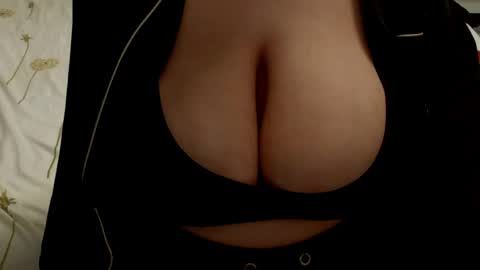 minka0 online show from May 18, 8:03 pm