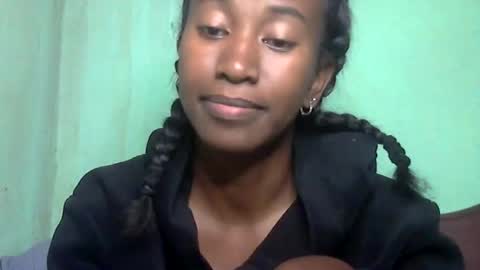 minouch211907 online show from April 28, 2:27 am