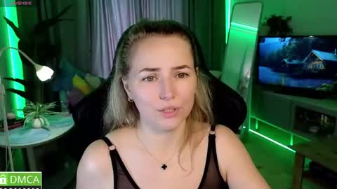Snapshot of mira_mermayd chatting on July 18, 1:43 am Mira online show from July 18, 1:43 am