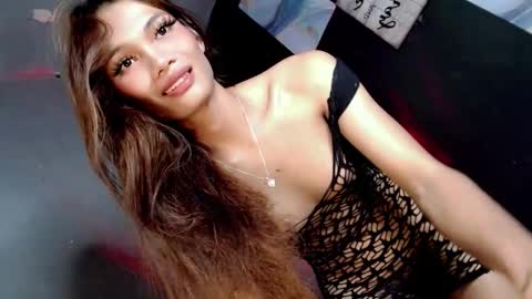 Snapshot of miraclegirl23 chatting on December 18, 4:57 pm Zoey online show from December 18, 4:57 pm