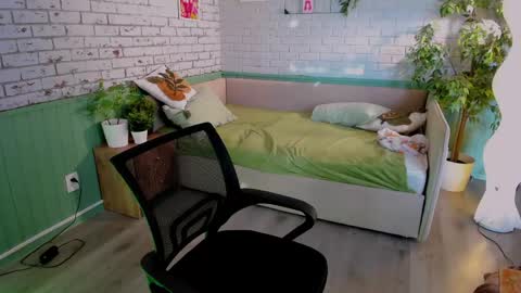 Aki online show from May 3, 3:45 am