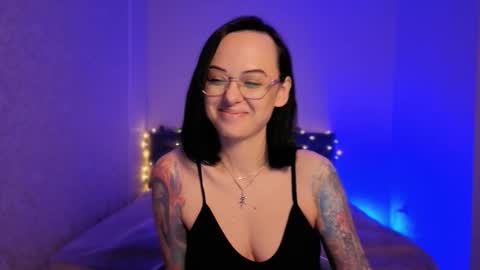 MiraSkyy online show from March 19, 4:00 pm