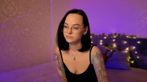 MiraSkyy online show from April 8, 5:24 pm