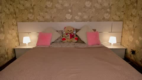 mishapallmer online show from April 1, 6:58 am