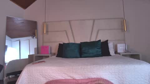 miss__ary_ online show from May 6, 11:59 am