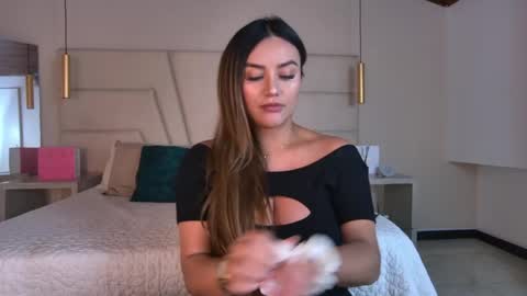 miss__ary_ online show from June 4, 11:49 am