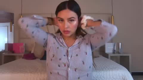 miss__ary_ online show from June 5, 11:49 am