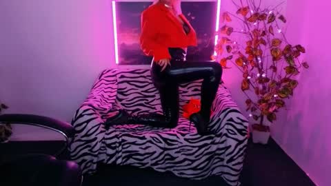 Snapshot of miss_alice_silver chatting on November 7, 4:29 pm miss_alice_silver online show from November 7, 4:29 pm