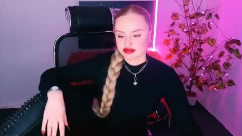 Snapshot of miss_alice_silver chatting on November 24, 2:06 pm miss_alice_silver online show from November 24, 2:06 pm