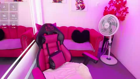 Melanie online show from May 11, 4:04 pm