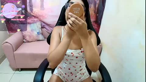miss_helensexy online show from June 3, 11:35 am