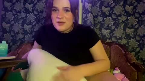miss_honeypotpie online show from February 5, 6:40 am