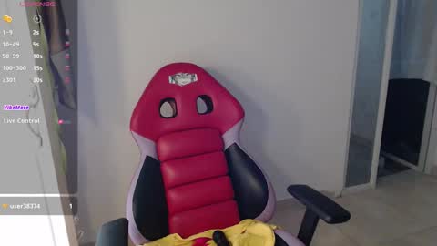 Snapshot of miss_ly_ chatting on October 2, 7:10 pm ly independent model online show from October 2, 7:10 pm