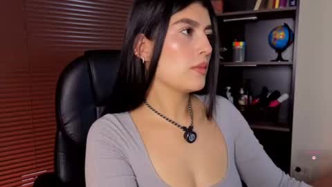 Snapshot of missatenea2 chatting on July 14, 1:17 pm Laura online show from July 14, 1:17 pm