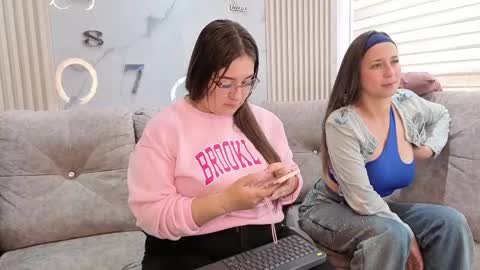 misscheelsee_as online show from April 14, 1:28 pm