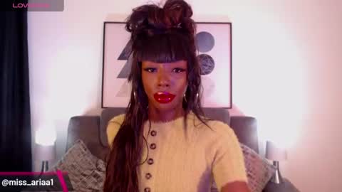 Snapshot of missemilie1 chatting on June 16, 3:47 pm Emilie Diaz online show from June 16, 3:47 pm