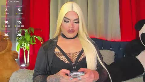 kassandra lazcano online show from January 17, 1:54 am