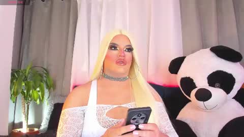 kassandra lazcano online show from July 21, 12:35 am
