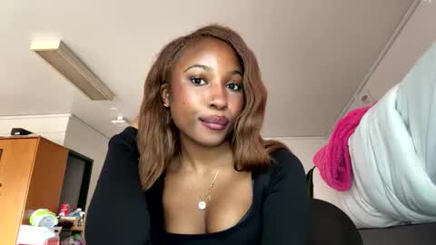 missmarimac online show from February 23, 4:37 pm