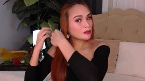 missoliviaontop online show from April 12, 4:34 pm