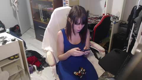 missthon online show from April 1, 1:41 pm