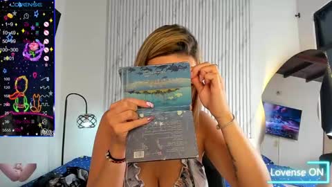 missvalery1 online show from December 28, 3:26 pm