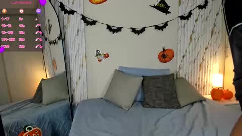 Snapshot of missvioleet chatting on October 28, 5:26 pm missvioleet online show from October 28, 5:26 pm