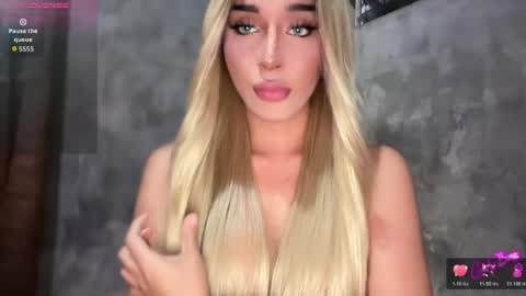 missy_montreal online show from August 5, 6:49 am