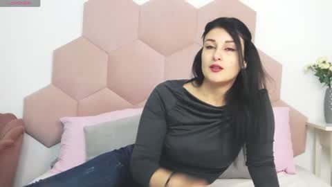 Snapshot of missyross_ chatting on May 12, 7:16 am Elly online show from May 12, 7:16 am