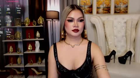 Snapshot of mistressathenna chatting on June 5, 5:25 am mistressathenna online show from June 5, 5:25 am