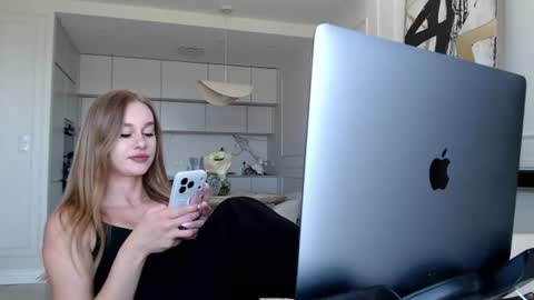 mistressuniverse online show from June 22, 8:44 am
