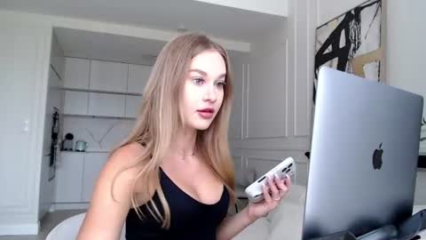 mistressuniverse online show from July 27, 7:48 am