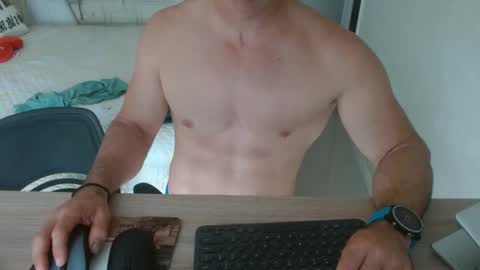 Snapshot of mitcheli chatting on November 17, 3:40 pm Onlyfans online show from November 17, 3:40 pm