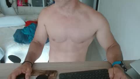 Snapshot of mitcheli chatting on December 18, 4:02 pm Onlyfans online show from December 18, 4:02 pm