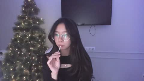 Snapshot of miwa_kasumi chatting on December 23, 5:22 pm MIa online show from December 23, 5:22 pm